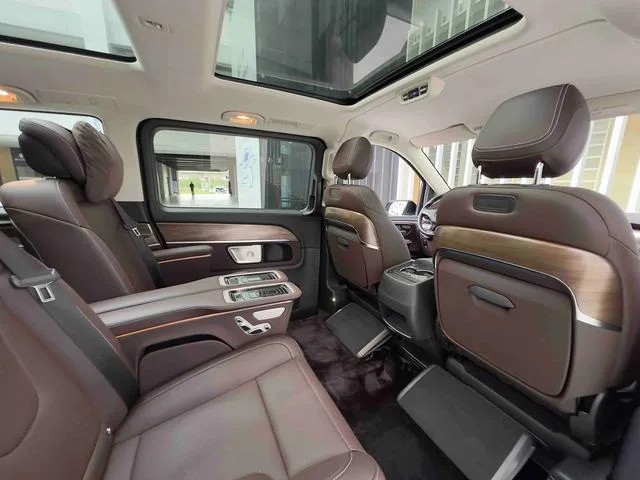 Mercedes-Benz V-Class 2022 V 260 L Long Wheelbase Deluxe Edition interior photo 20 Mercedes-Benz V-Class 2022 V 260 L Long Wheelbase Deluxe Edition interior photo 20