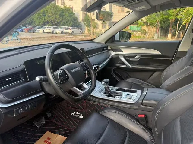 Jetour X70 PLUS 2023 1.5T DCT Brave person PLUS 5 seat interior photo 8 Jetour X70 PLUS 2023 1.5T DCT Brave person PLUS 5 seat interior photo 8