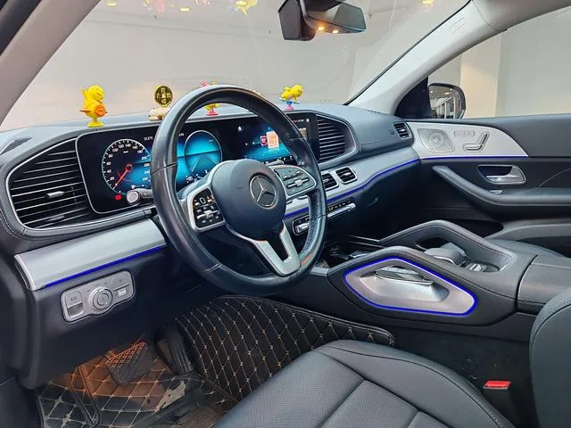 Mercedes-Benz GLE Coupe 2023 GLE 350 4MATIC Coupé SUV Estilo de moda interior foto 10 Mercedes-Benz GLE Coupe 2023 GLE 350 4MATIC Coupé SUV Estilo de moda interior foto 10