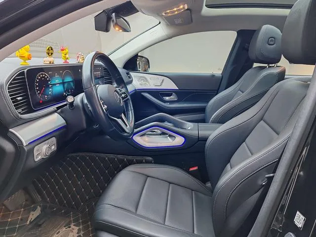 Mercedes-Benz GLE Coupe 2023 GLE 350 4MATIC Coupé SUV Estilo de moda interior foto 11 Mercedes-Benz GLE Coupe 2023 GLE 350 4MATIC Coupé SUV Estilo de moda interior foto 11