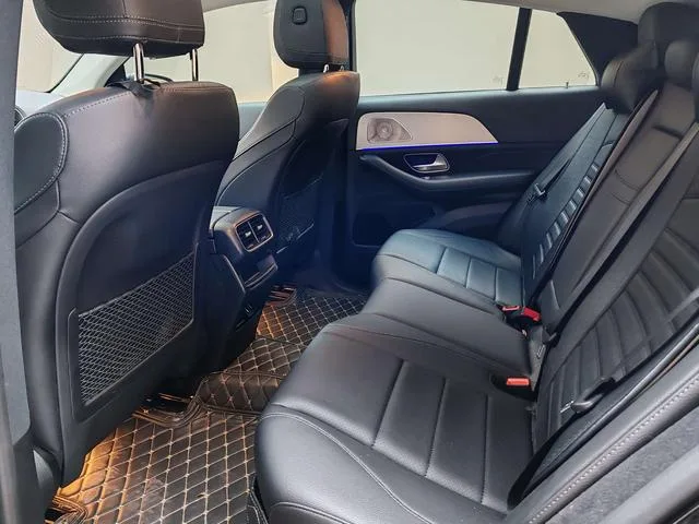Mercedes-Benz GLE Coupe 2023 GLE 350 4MATIC Coupé SUV Estilo de moda interior foto 13 Mercedes-Benz GLE Coupe 2023 GLE 350 4MATIC Coupé SUV Estilo de moda interior foto 13
