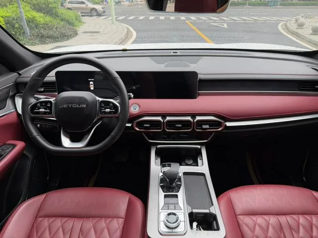 Jetour X70 PLUS 2024 Champion Edition 1.5T DCT Champion MAX 5 seat interior photo 17 Jetour X70 PLUS 2024 Champion Edition 1.5T DCT Champion MAX 5 seat interior photo 17