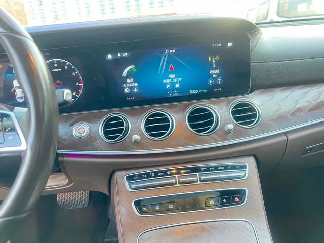 Mercedes-Benz E-Class 2023 E 300 L Fashionable Passenger car interior photo 8 Mercedes-Benz E-Class 2023 E 300 L Fashionable Passenger car interior photo 8