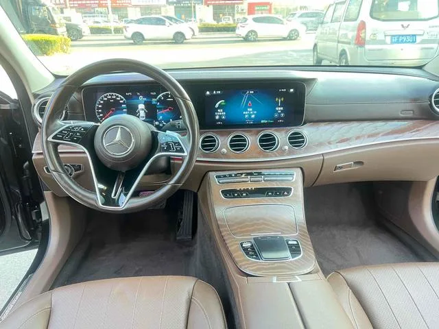 Mercedes-Benz E-Class 2023 E 300 L Fashionable Passenger car interior photo 12 Mercedes-Benz E-Class 2023 E 300 L Fashionable Passenger car interior photo 12