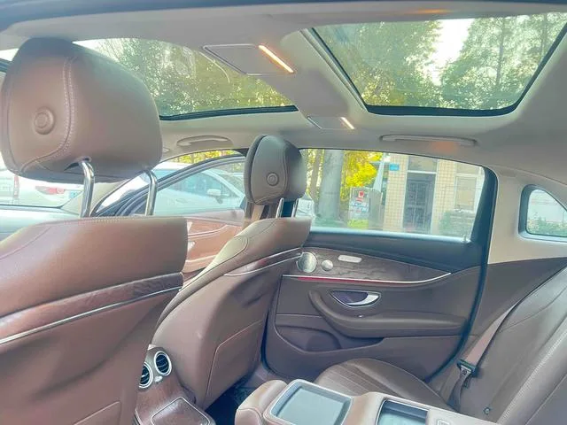 Mercedes-Benz E-Class 2023 E 300 L Fashionable Passenger car interior photo 13 Mercedes-Benz E-Class 2023 E 300 L Fashionable Passenger car interior photo 13