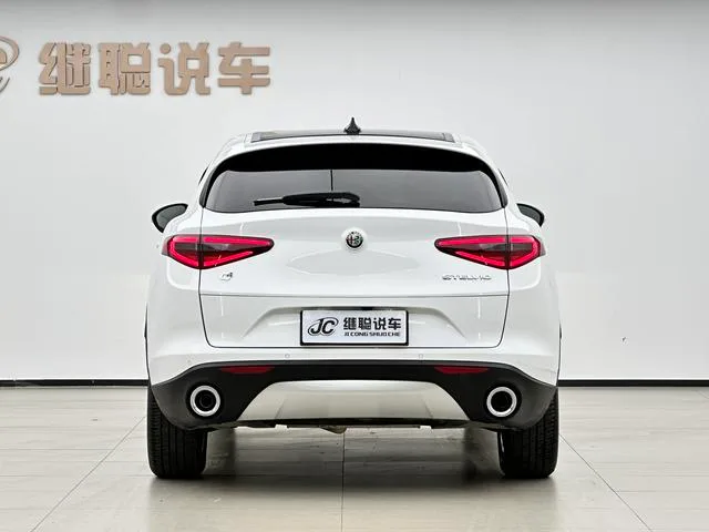 Alfa Romeo Stelvio 2017 2.0T 200HP Versión de élite exterior foto 5 Alfa Romeo Stelvio 2017 2.0T 200HP Versión de élite exterior foto 5