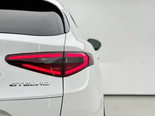 Alfa Romeo Stelvio 2017 2.0T 200HP Versión de élite exterior foto 6 Alfa Romeo Stelvio 2017 2.0T 200HP Versión de élite exterior foto 6