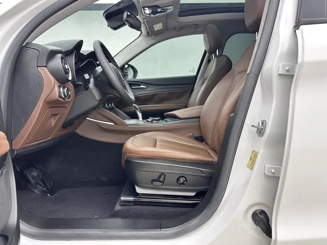 Alfa Romeo Stelvio 2017 2.0T 200HP Versión de élite interior foto 13 Alfa Romeo Stelvio 2017 2.0T 200HP Versión de élite interior foto 13