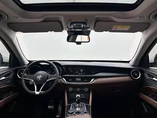 Alfa Romeo Stelvio 2017 2.0T 200HP Versión de élite interior foto 14 Alfa Romeo Stelvio 2017 2.0T 200HP Versión de élite interior foto 14