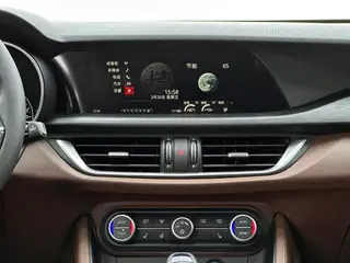 Alfa Romeo Stelvio 2017 2.0T 200HP Versión de élite interior foto 15 Alfa Romeo Stelvio 2017 2.0T 200HP Versión de élite interior foto 15