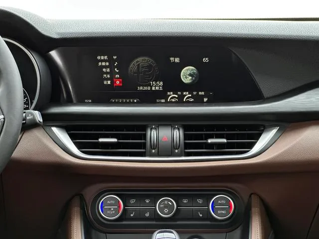 Alfa Romeo Stelvio 2017 2.0T 200HP Versión de élite interior foto 15 Alfa Romeo Stelvio 2017 2.0T 200HP Versión de élite interior foto 15