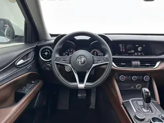 Alfa Romeo Stelvio 2017 2.0T 200HP Versión de élite interior foto 16 Alfa Romeo Stelvio 2017 2.0T 200HP Versión de élite interior foto 16