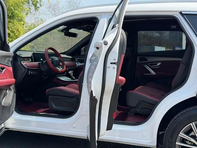 Jetour X70 PLUS 2023 Self-improvement version 1.5T DCT Self-improvement PRO 5 seat interior photo 16 Jetour X70 PLUS 2023 Self-improvement version 1.5T DCT Self-improvement PRO 5 seat interior photo 16