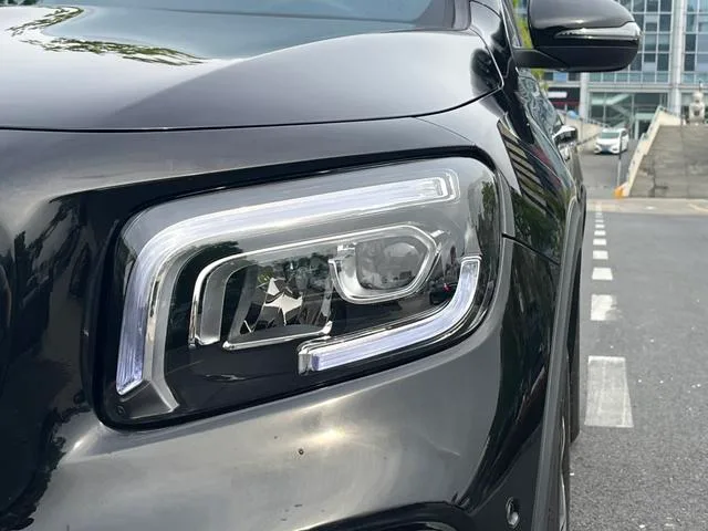 Mercedes-Benz GLB 2023 GLB 220 Fashionable exterior photo 9