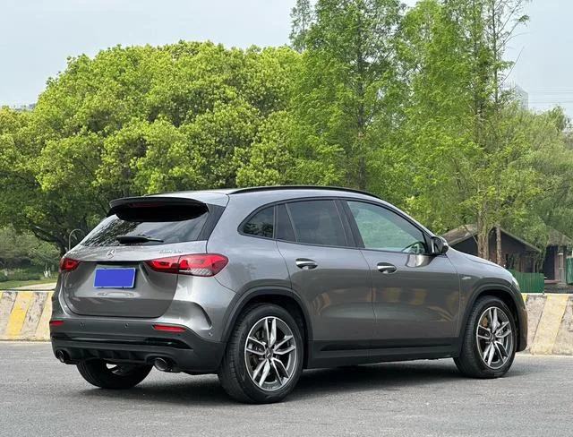 Mercedes-Benz GLA AMG 2022 AMG GLA 35 4MATIC extérieur photo 5 Mercedes-Benz GLA AMG 2022 AMG GLA 35 4MATIC extérieur photo 5