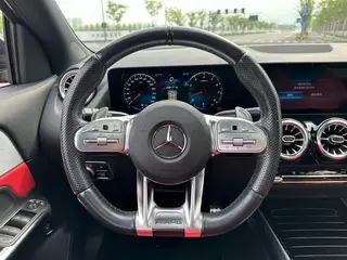 Mercedes-Benz GLA AMG 2022 AMG GLA 35 4MATIC intérieur photo 14 Mercedes-Benz GLA AMG 2022 AMG GLA 35 4MATIC intérieur photo 14