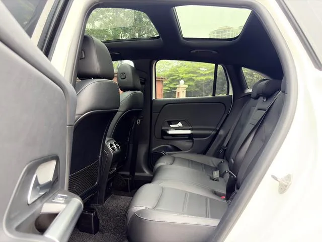 Mercedes-Benz GLA 2020 GLA 200 interior photo 8
