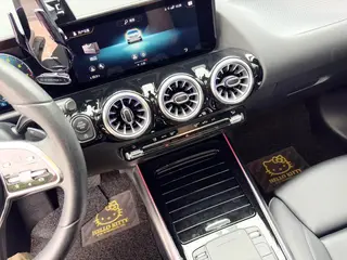 Mercedes-Benz GLA 2020 GLA 200 interior photo 9