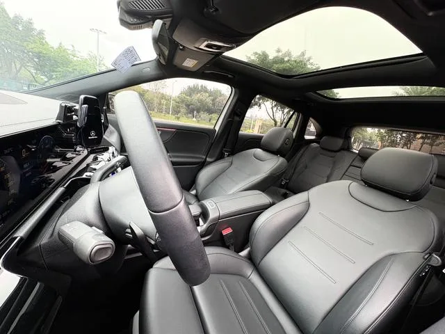 Mercedes-Benz GLA 2020 GLA 200 interior photo 11