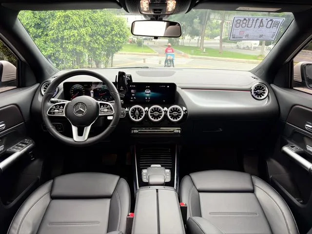 Mercedes-Benz GLA 2020 GLA 200 interior photo 13