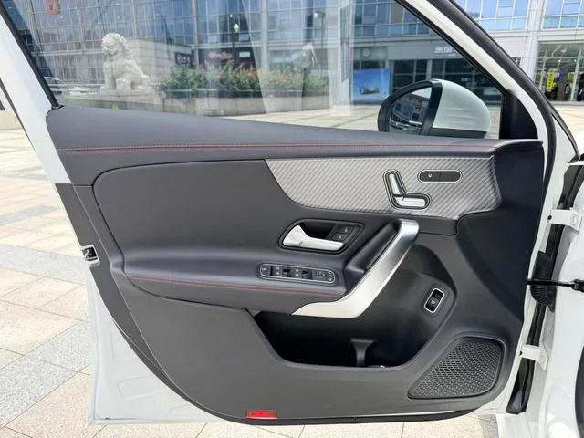 Mercedes-Benz A-Class 2025 A 200 L Edición de moda interior foto 11 Mercedes-Benz A-Class 2025 A 200 L Edición de moda interior foto 11