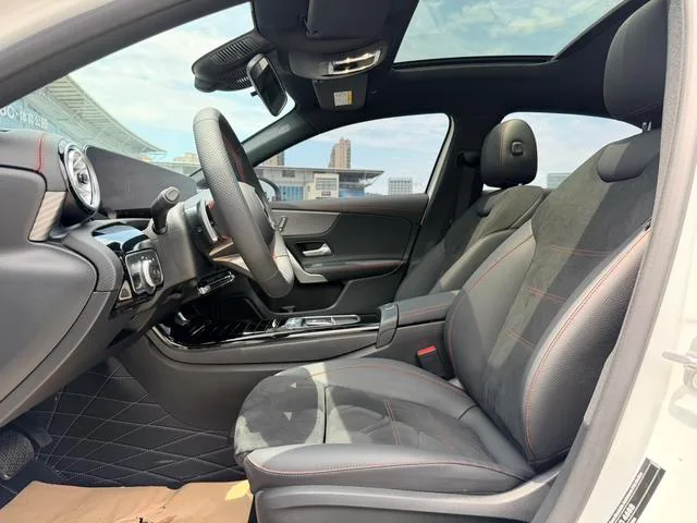 Mercedes-Benz A-Class 2025 A 200 L Edición de moda interior foto 12 Mercedes-Benz A-Class 2025 A 200 L Edición de moda interior foto 12