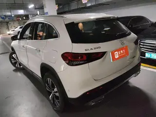 Mercedes-Benz GLA 2023 GLA 220 intérieur photo 8