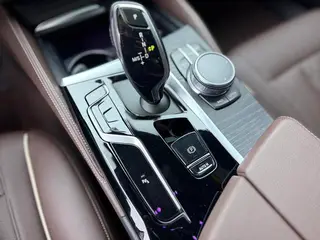 BMW 5 Series 2021 Restyling 530Li Leading Type M Sports suit interior photo 12 BMW 5 Series 2021 Restyling 530Li Leading Type M Sports suit interior photo 12