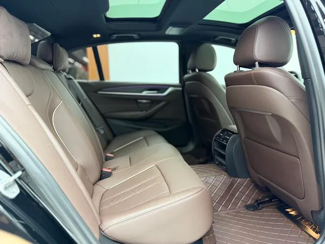 BMW 5 Series 2021 Restyling 530Li Leading Type M Sports suit interior photo 17 BMW 5 Series 2021 Restyling 530Li Leading Type M Sports suit interior photo 17