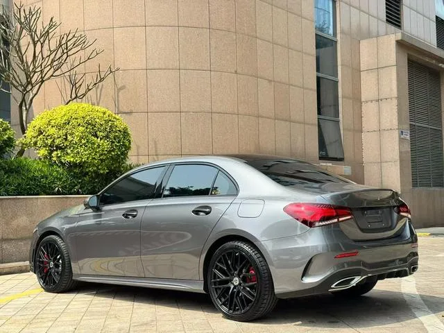 Mercedes-Benz A-Class 2022 Модификация A 200 L Спортивный седан Модная версия интерьер фото 9