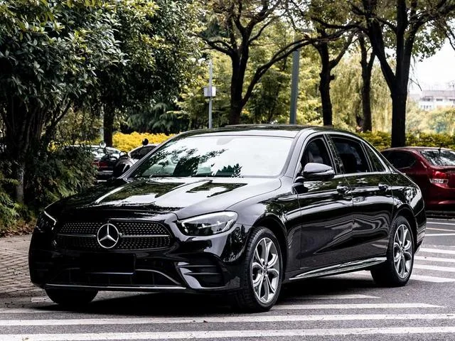 Mercedes-Benz E-Class 2022 Reforma E 300 L Estilo de moda Coche deportivo exterior foto 1 Mercedes-Benz E-Class 2022 Reforma E 300 L Estilo de moda Coche deportivo exterior foto 1