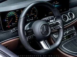 Mercedes-Benz E-Class 2022 Reforma E 300 L Estilo de moda Coche deportivo exterior foto 4 Mercedes-Benz E-Class 2022 Reforma E 300 L Estilo de moda Coche deportivo exterior foto 4