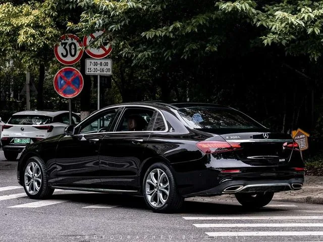 Mercedes-Benz E-Class 2022 Reforma E 300 L Estilo de moda Coche deportivo interior foto 11 Mercedes-Benz E-Class 2022 Reforma E 300 L Estilo de moda Coche deportivo interior foto 11