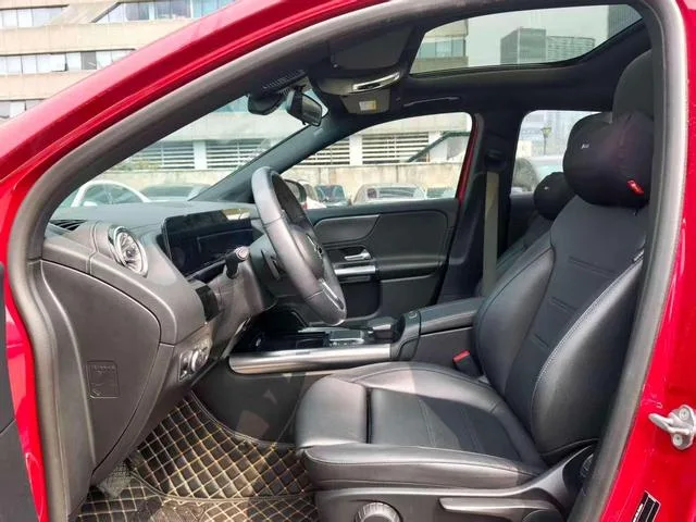 Mercedes-Benz GLA 2022 GLA 200 interior photo 9 Mercedes-Benz GLA 2022 GLA 200 interior photo 9