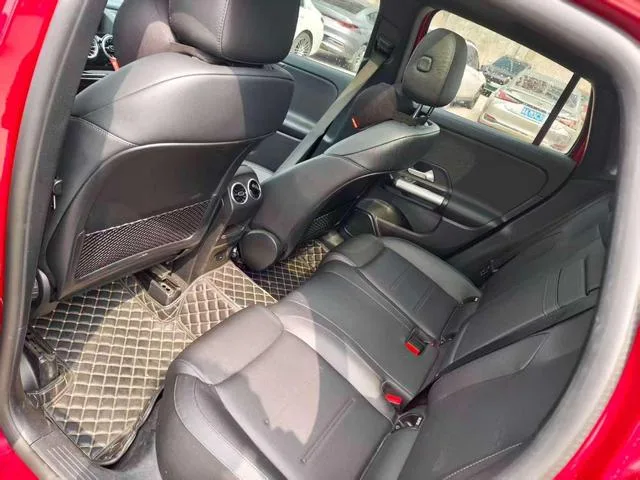 Mercedes-Benz GLA 2022 GLA 200 interior photo 11 Mercedes-Benz GLA 2022 GLA 200 interior photo 11