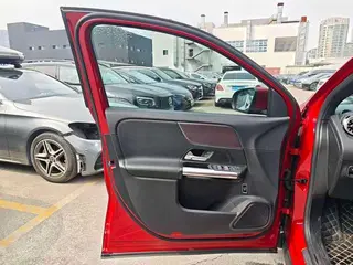 Mercedes-Benz GLA 2022 GLA 200 interior photo 13 Mercedes-Benz GLA 2022 GLA 200 interior photo 13