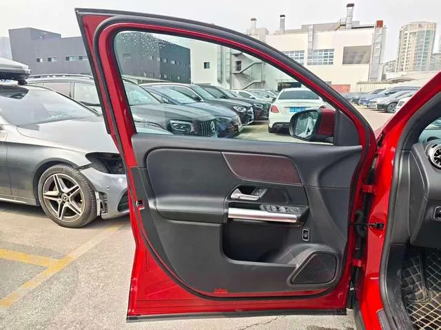 Mercedes-Benz GLA 2022 GLA 200 interior photo 13 Mercedes-Benz GLA 2022 GLA 200 interior photo 13