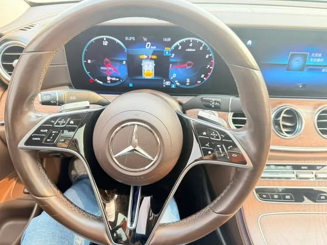 Mercedes-Benz E-Class 2023 E 260 L Passenger car interior photo 9 Mercedes-Benz E-Class 2023 E 260 L Passenger car interior photo 9