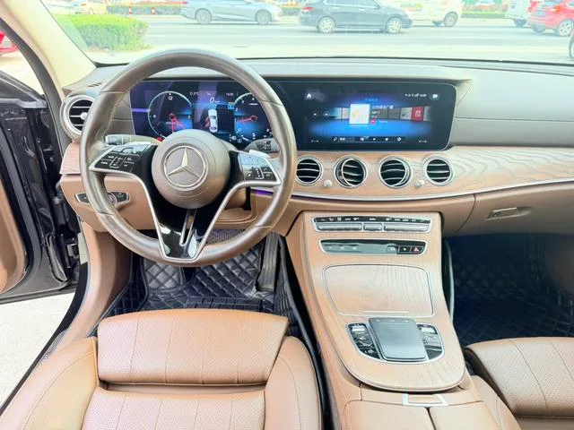 Mercedes-Benz E-Class 2023 E 260 L Passenger car interior photo 12 Mercedes-Benz E-Class 2023 E 260 L Passenger car interior photo 12