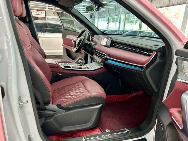 Jetour X70 PLUS 2024 1.6T DCT Super Edition 7 seat interior photo 8 Jetour X70 PLUS 2024 1.6T DCT Super Edition 7 seat interior photo 8