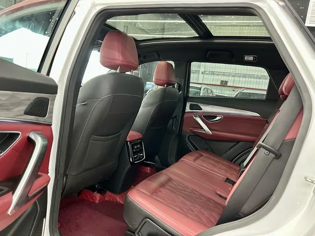 Jetour X70 PLUS 2024 1.6T DCT Super Edition 7 seat interior photo 10 Jetour X70 PLUS 2024 1.6T DCT Super Edition 7 seat interior photo 10