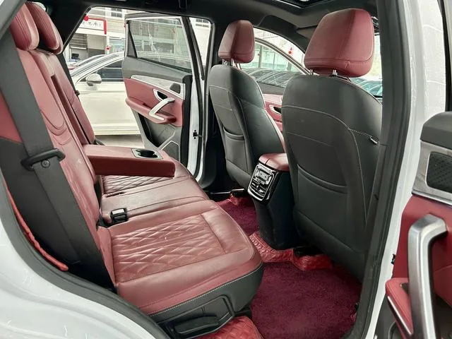 Jetour X70 PLUS 2024 1.6T DCT Super Edition 7 seat interior photo 11 Jetour X70 PLUS 2024 1.6T DCT Super Edition 7 seat interior photo 11