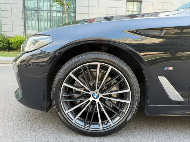 BMW 5 Series 2022 Second change 530Li Leading Type M Sports suit exterior photo 4 BMW 5 Series 2022 Second change 530Li Leading Type M Sports suit exterior photo 4