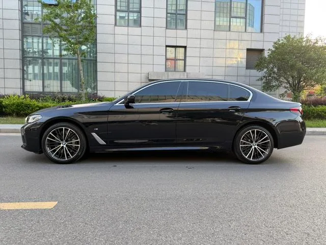 BMW 5 Series 2022 Second change 530Li Leading Type M Sports suit interior photo 15 BMW 5 Series 2022 Second change 530Li Leading Type M Sports suit interior photo 15