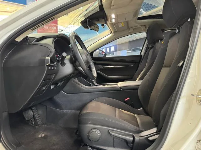 Mazda Mazda3 Axela 2021 2.0L Automatic quality dazzle version interior photo 9 Mazda Mazda3 Axela 2021 2.0L Automatic quality dazzle version interior photo 9