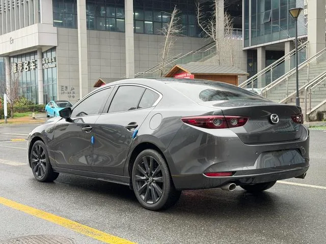 Mazda Mazda3 Axela 2023 2.0L Versión elegante de calidad automática exterior foto 4 Mazda Mazda3 Axela 2023 2.0L Versión elegante de calidad automática exterior foto 4