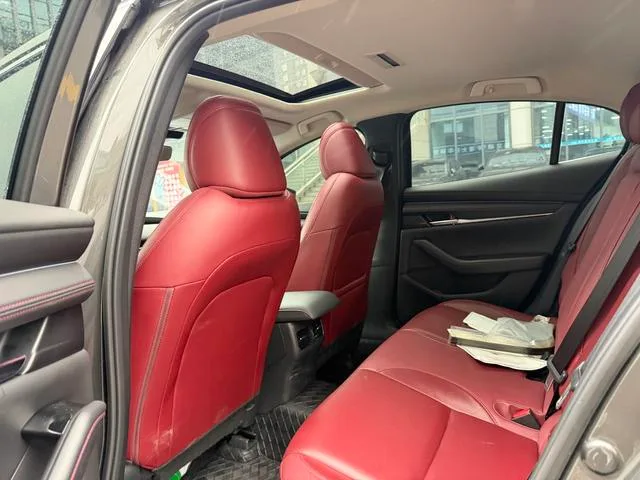 Mazda Mazda3 Axela 2023 2.0L Versión elegante de calidad automática interior foto 8 Mazda Mazda3 Axela 2023 2.0L Versión elegante de calidad automática interior foto 8