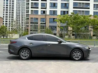 Mazda Mazda3 Axela 2021 2.0L Versión de calidad automática exterior foto 3 Mazda Mazda3 Axela 2021 2.0L Versión de calidad automática exterior foto 3