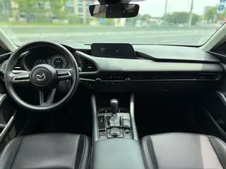 Mazda Mazda3 Axela 2021 2.0L Versión de calidad automática exterior foto 4 Mazda Mazda3 Axela 2021 2.0L Versión de calidad automática exterior foto 4