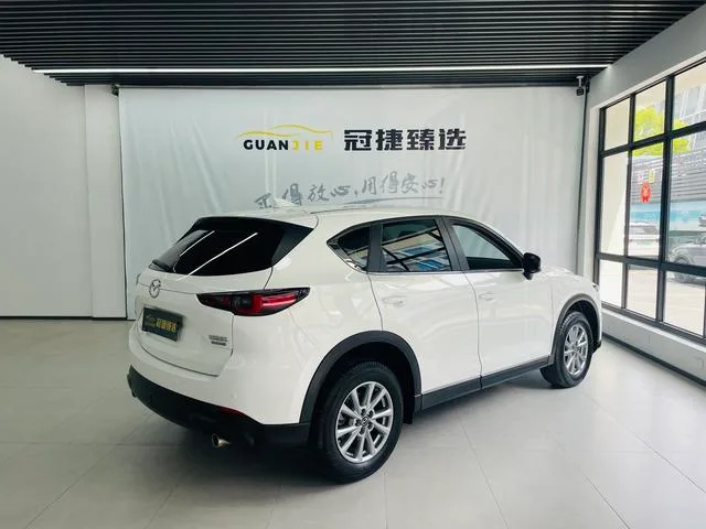 Mazda CX-5 2024 2.0L Type de confort automatique à deux roues motrices intérieur photo 16 Mazda CX-5 2024 2.0L Type de confort automatique à deux roues motrices intérieur photo 16